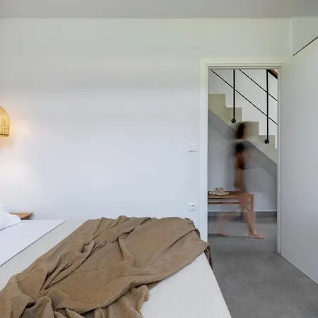 Lichnos Luxury Sourpi