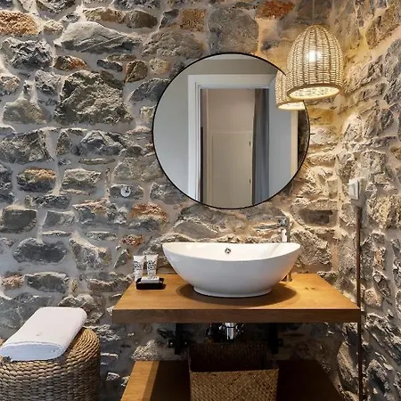 Lichnos Luxury Sourpi