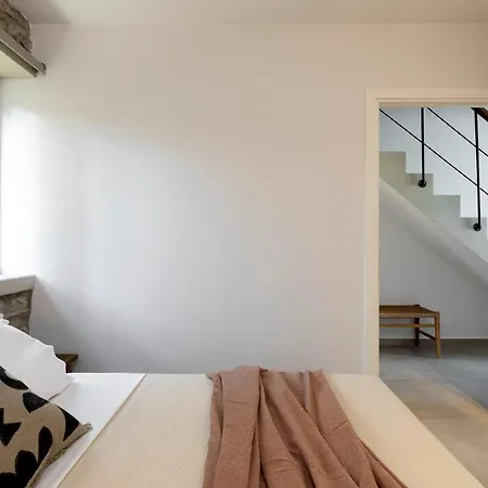 Lichnos Luxury Sourpi