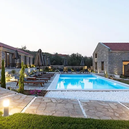 Дом отдыха Lichnos Luxury