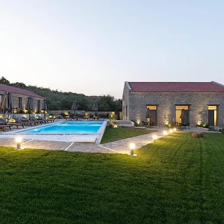 Lichnos Luxury Sourpi