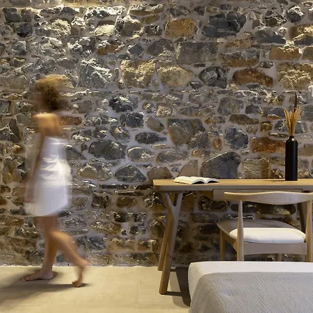בית נופש Lichnos Luxury Sourpi