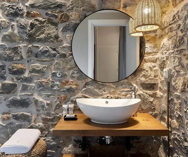 Lichnos Luxury Sourpi