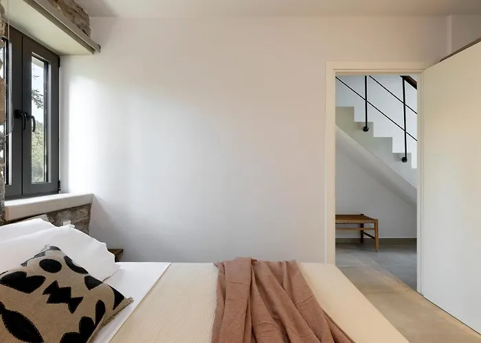 Lichnos Luxury Sourpi