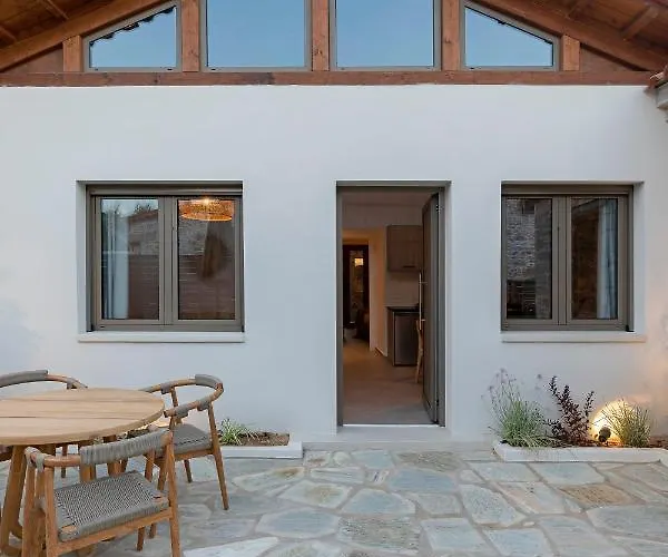 بيت للعطل Lichnos Luxury Sourpi