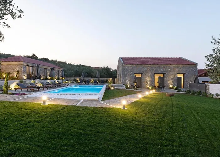 Lichnos Luxury Sourpi